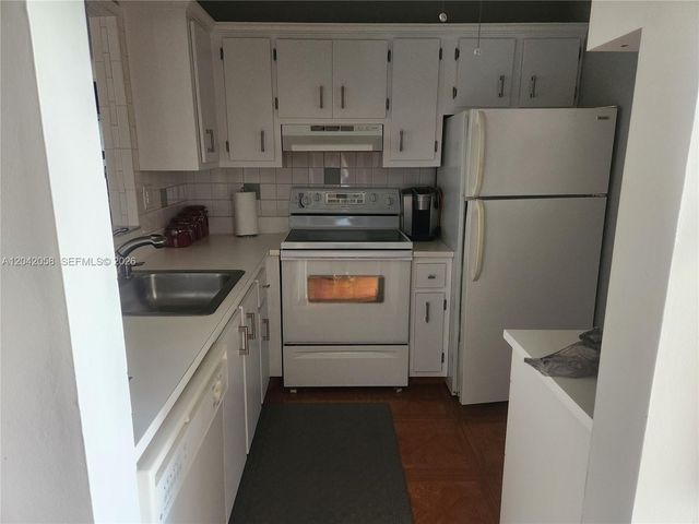 5001 NW 34th Street 205, Lauderdale Lakes, FL 33319