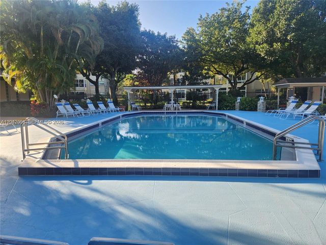 5001 NW 34th Street 205, Lauderdale Lakes, FL 33319