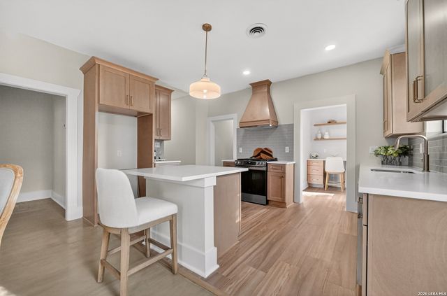 806 Kayton Ave, San Antonio, TX 78210