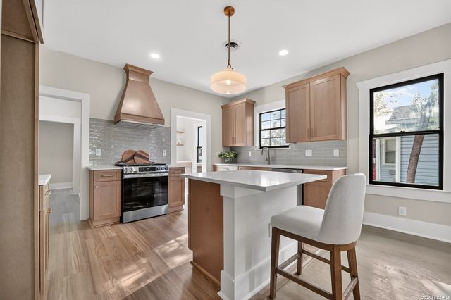 806 Kayton Ave, San Antonio, TX 78210