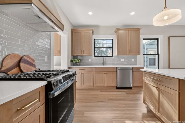 806 Kayton Ave, San Antonio, TX 78210