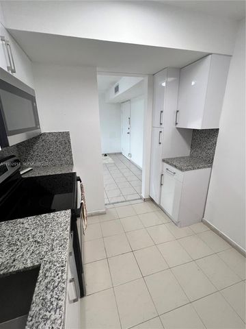 4717 NW 7th St 601-10, Miami, FL 33126