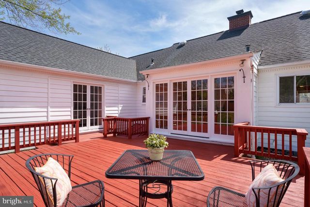 17 PARK AVE, Pennington, NJ 08534