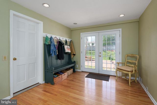 17 PARK AVE, Pennington, NJ 08534