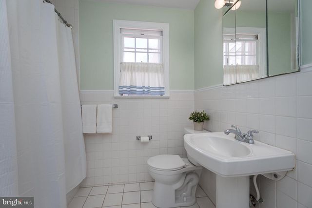 17 PARK AVE, Pennington, NJ 08534
