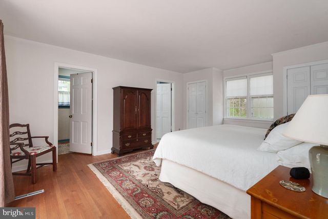 17 PARK AVE, Pennington, NJ 08534