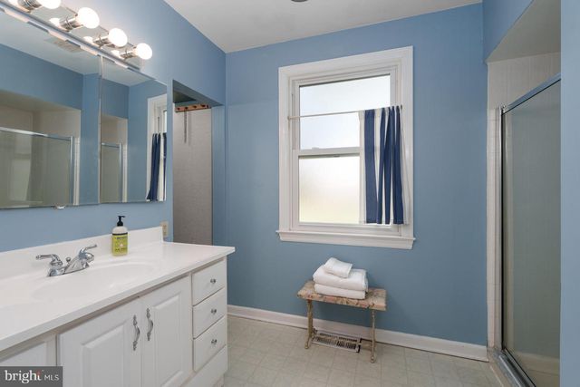 17 PARK AVE, Pennington, NJ 08534