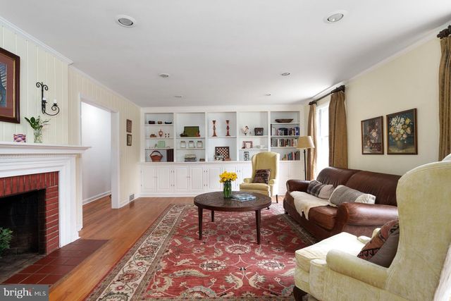 17 PARK AVE, Pennington, NJ 08534