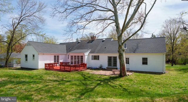 17 PARK AVE, Pennington, NJ 08534