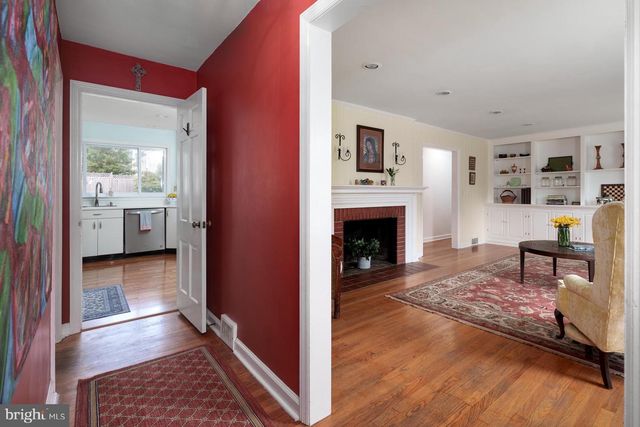 17 PARK AVE, Pennington, NJ 08534