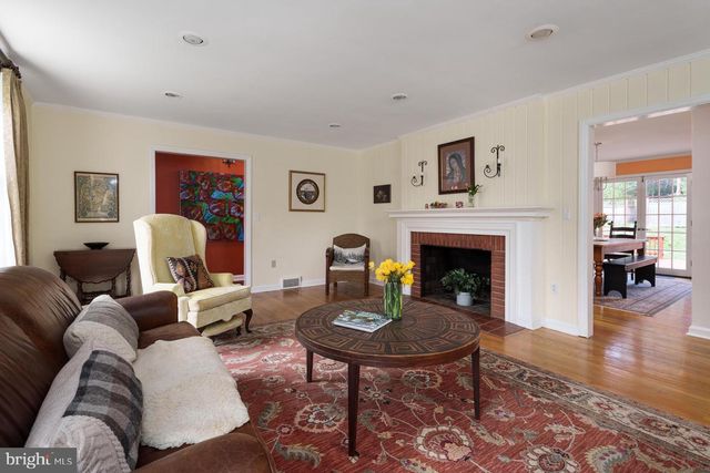 17 PARK AVE, Pennington, NJ 08534