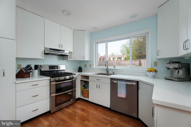 17 PARK AVE, Pennington, NJ 08534