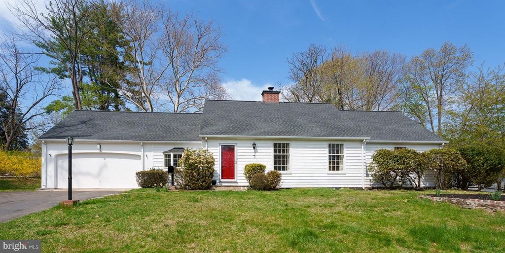 17 PARK AVE, Pennington, NJ 08534