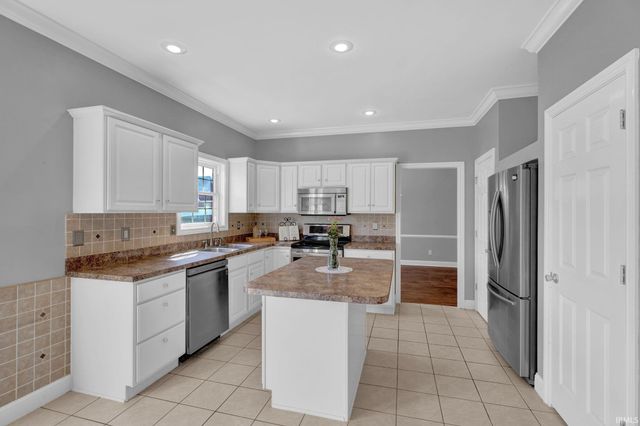 4500 Clint Circle, Newburgh, IN 47630