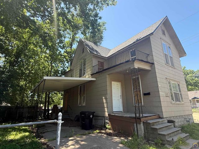 911 SW 3rd ST, Topeka, KS 66606