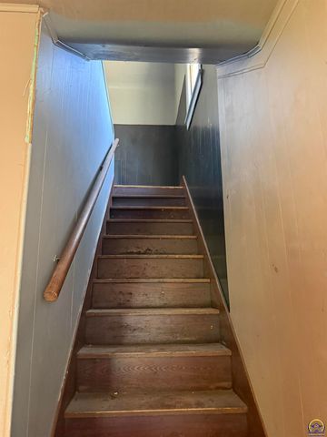 911 SW 3rd ST, Topeka, KS 66606