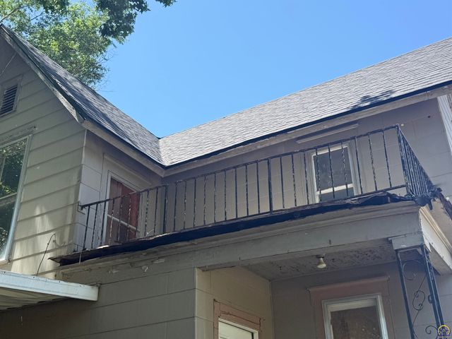 911 SW 3rd ST, Topeka, KS 66606
