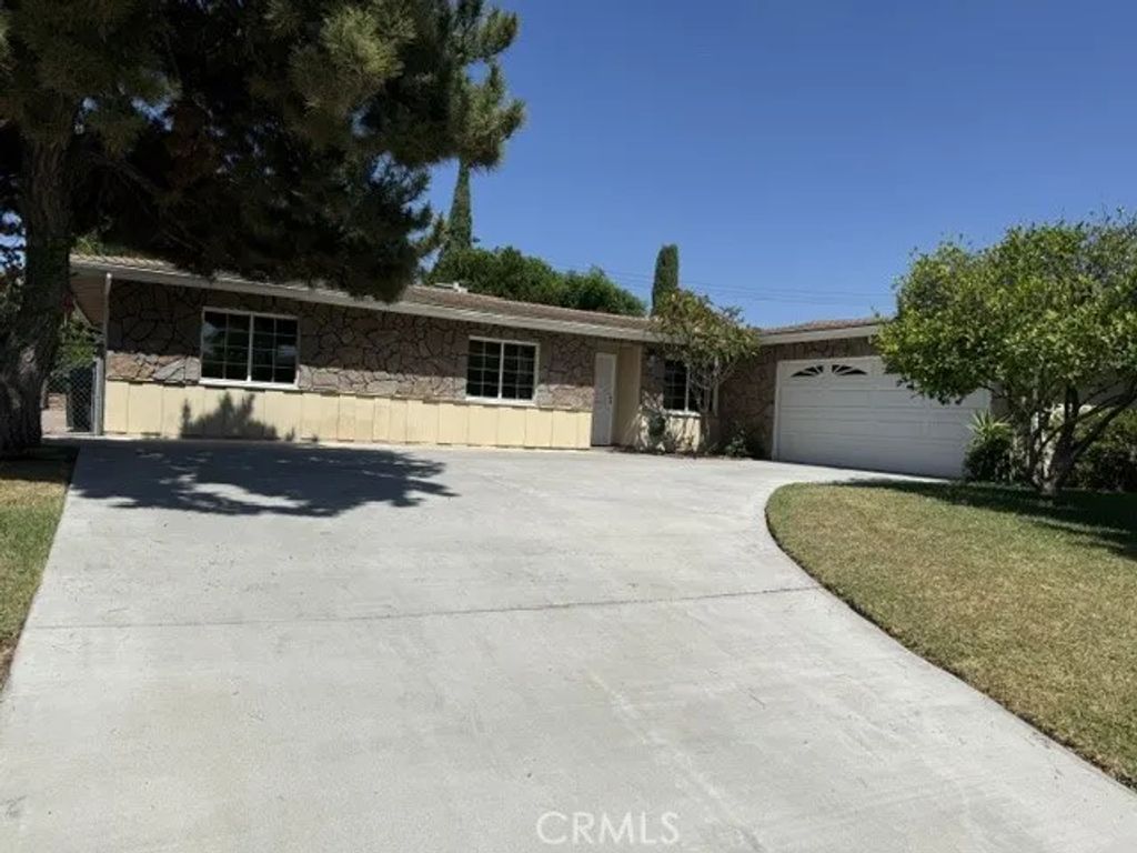 1560 N Vista, Rialto, CA 92376