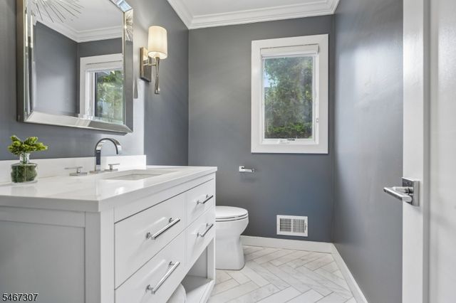 31 Stone Dr, West Orange Twp., NJ 07052