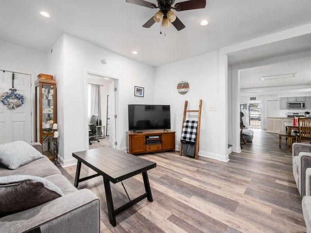 24 Main Street, Bloomingburg, OH 43106