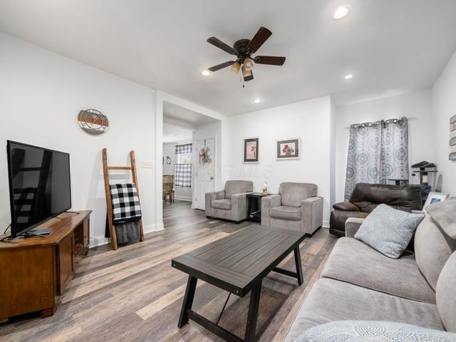 24 Main Street, Bloomingburg, OH 43106