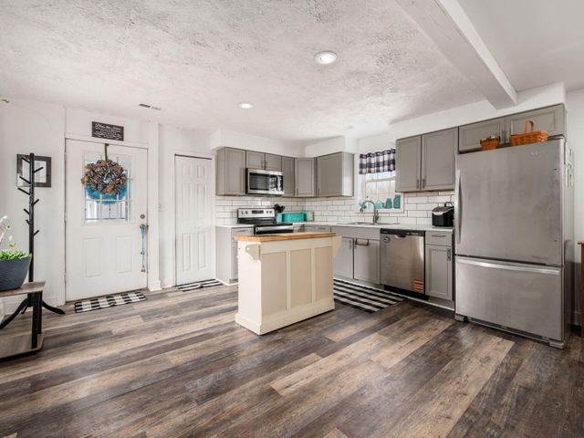 24 Main Street, Bloomingburg, OH 43106