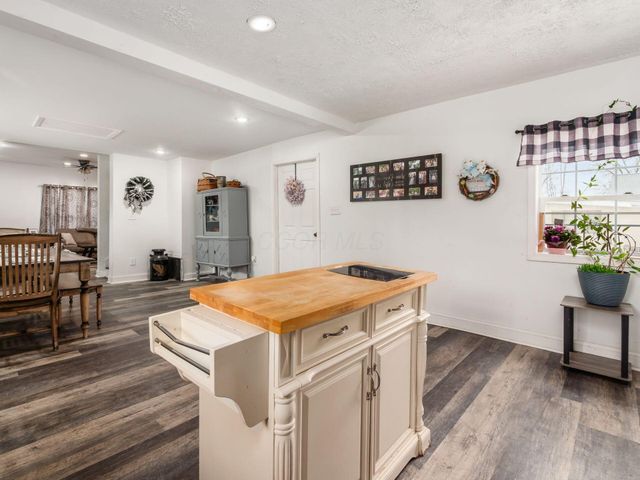 24 Main Street, Bloomingburg, OH 43106