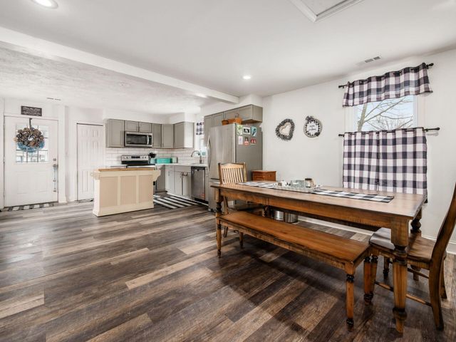 24 Main Street, Bloomingburg, OH 43106