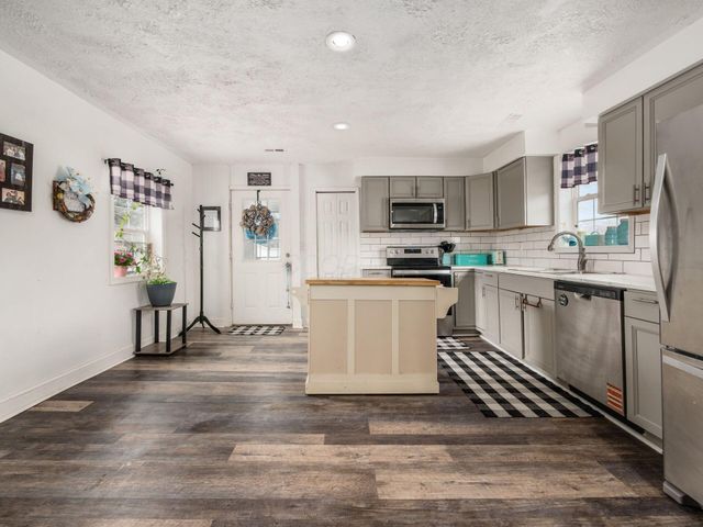 24 Main Street, Bloomingburg, OH 43106