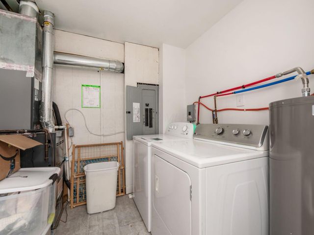 24 Main Street, Bloomingburg, OH 43106