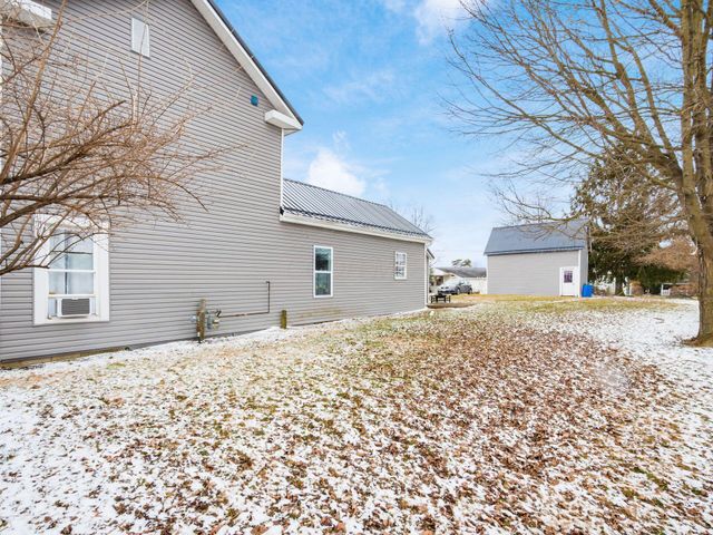 24 Main Street, Bloomingburg, OH 43106