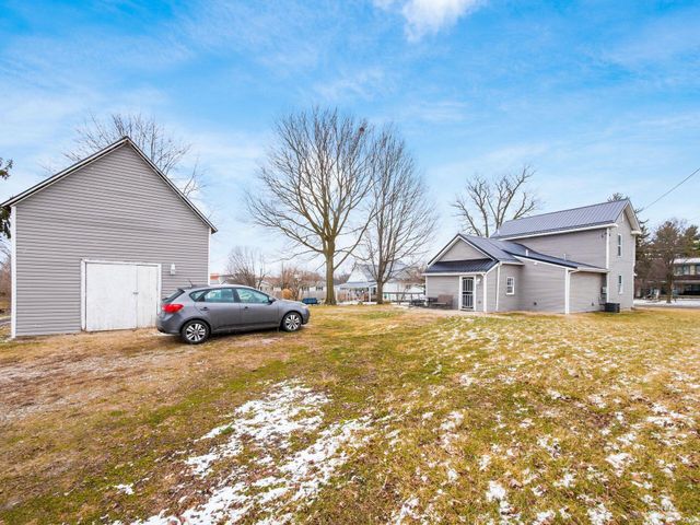 24 Main Street, Bloomingburg, OH 43106