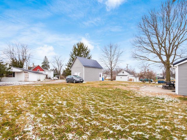 24 Main Street, Bloomingburg, OH 43106