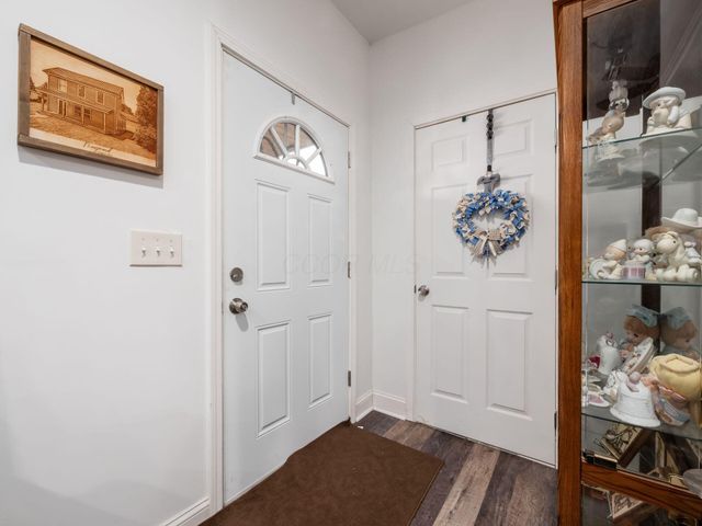 24 Main Street, Bloomingburg, OH 43106