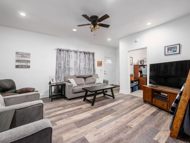 24 Main Street, Bloomingburg, OH 43106