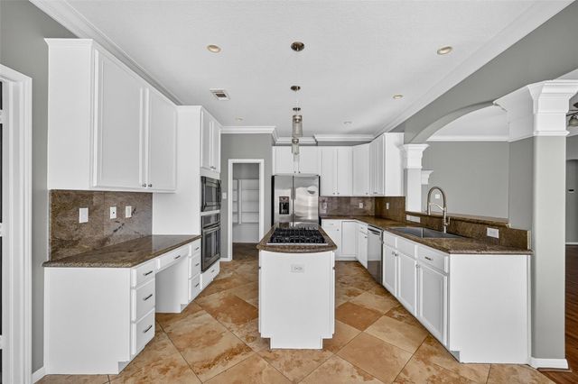 4521 Park Bend Drive, Baytown, TX 77521