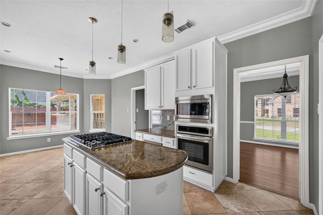 4521 Park Bend Drive, Baytown, TX 77521