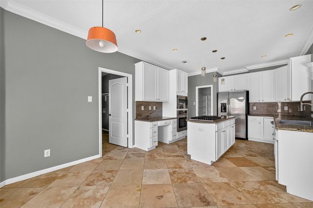 4521 Park Bend Drive, Baytown, TX 77521