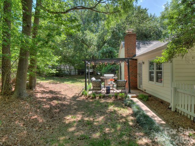 401 Sandymead Road, Matthews, NC 28105
