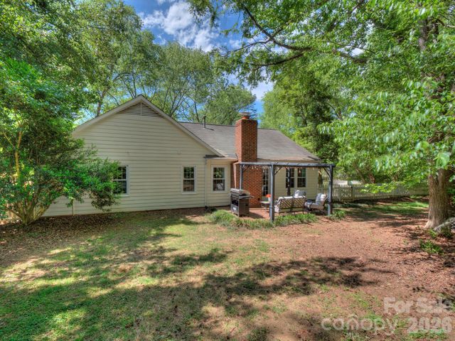 401 Sandymead Road, Matthews, NC 28105