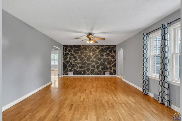 1278 SW Collins AVE, Topeka, KS 66604