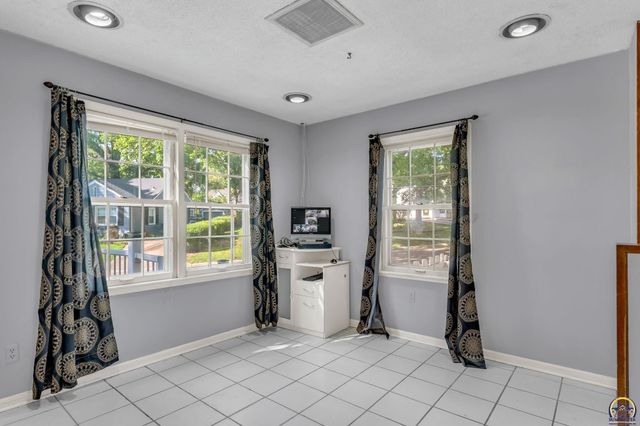 1278 SW Collins AVE, Topeka, KS 66604