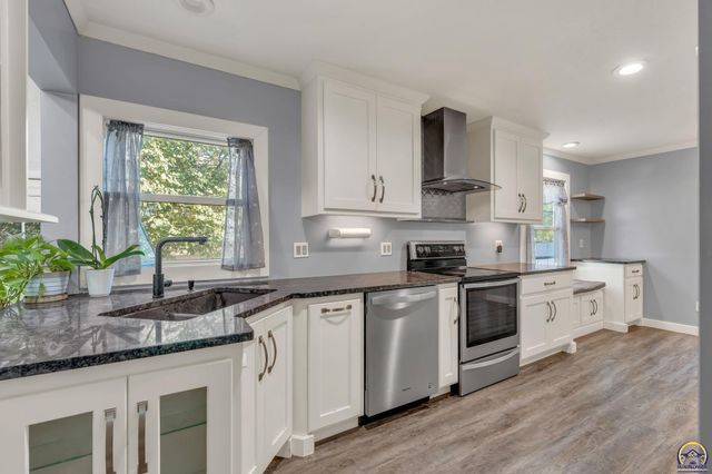 1278 SW Collins AVE, Topeka, KS 66604