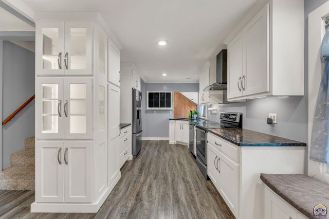 1278 SW Collins AVE, Topeka, KS 66604