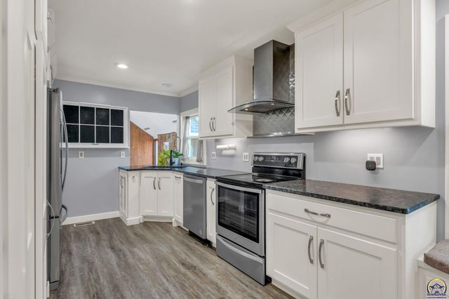1278 SW Collins AVE, Topeka, KS 66604