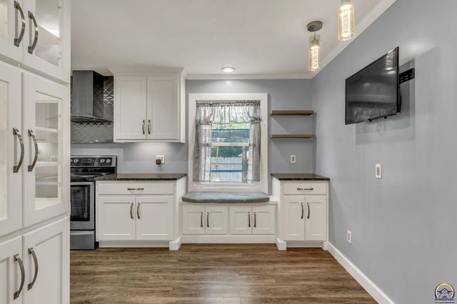 1278 SW Collins AVE, Topeka, KS 66604