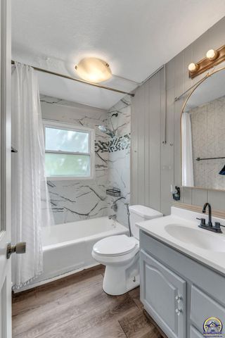 1278 SW Collins AVE, Topeka, KS 66604