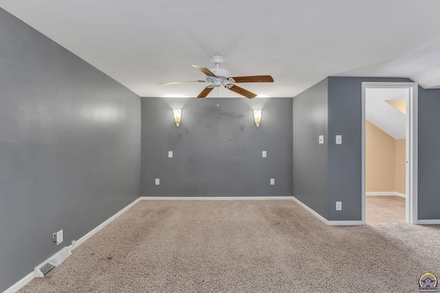 1278 SW Collins AVE, Topeka, KS 66604