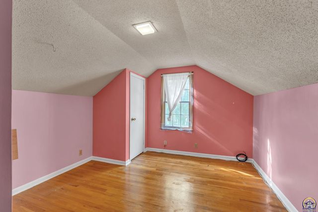 1278 SW Collins AVE, Topeka, KS 66604
