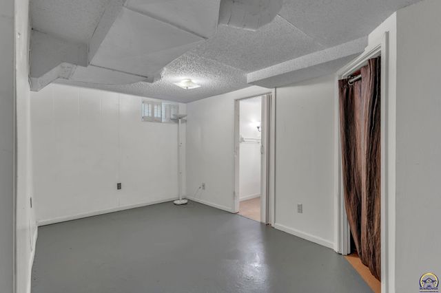 1278 SW Collins AVE, Topeka, KS 66604